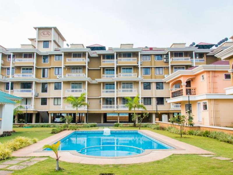 Calvins Hospitality,a Lovely 4 BHK Apartment with Pool & Field view
