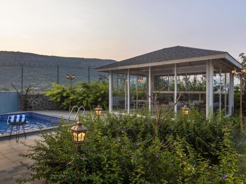 ELIVAAS Nimishka Villa,a 5 BHK Villa with Pvt Pool, Garden & Scenic Views